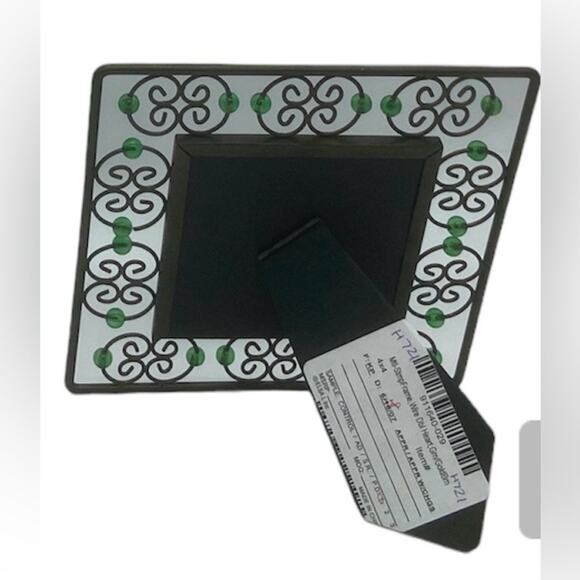 Bronze colored wire double curly heart frame with kelley green glass beads - Picture 2 of 2